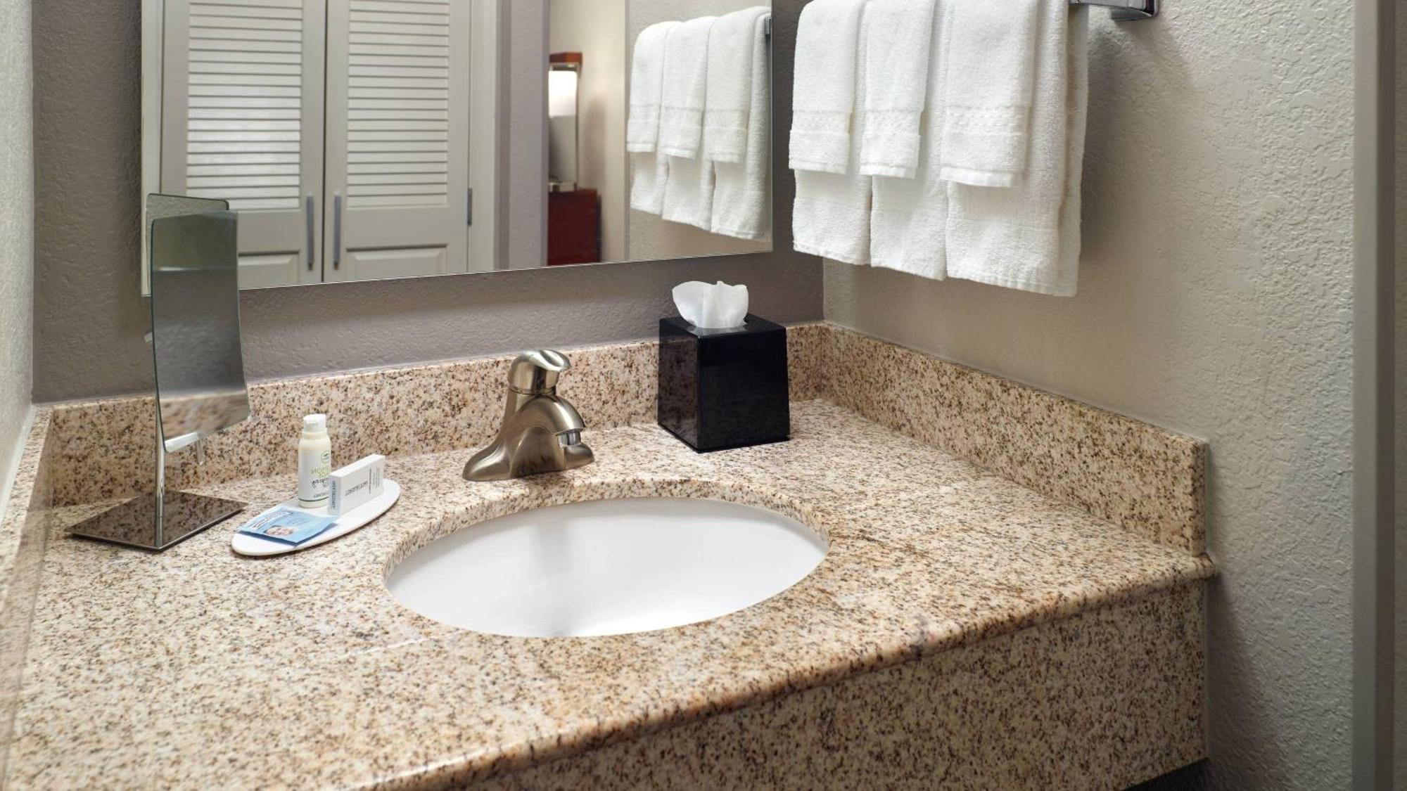 Courtyard By Marriott Macon Hotel Bagian luar foto