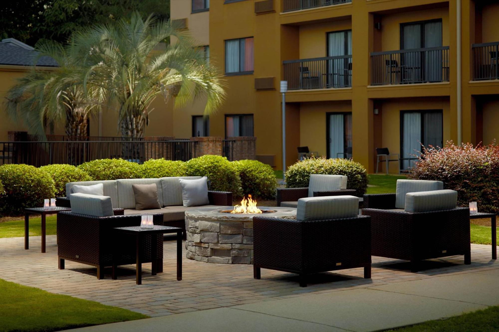 Courtyard By Marriott Macon Hotel Bagian luar foto